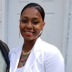 Meet your Posher, Courtney